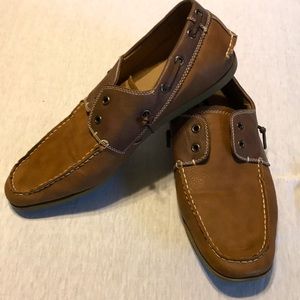 Madden laceless casual slip on loafer boat shoes.Leather worn unique sitich loo